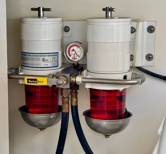 Linda Lou Yacht Photos Pics Dual fuel filter system with gauge, Legacy 36, 2018 model.