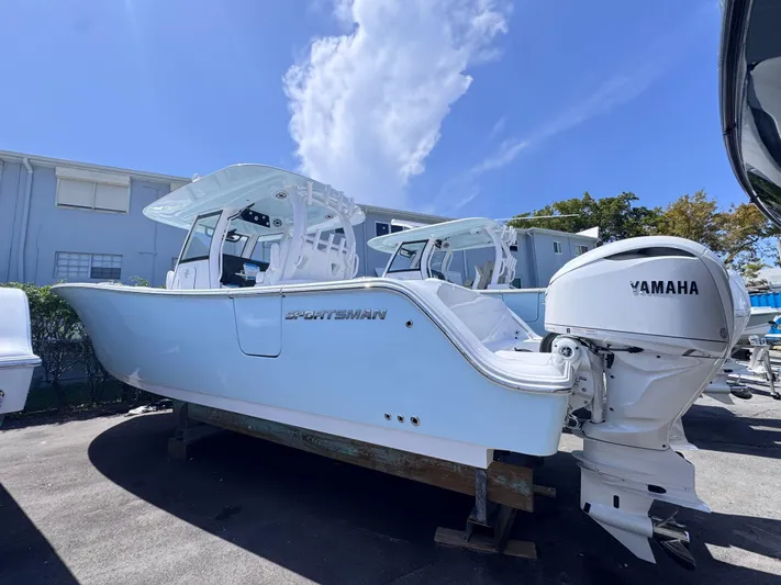  Yacht Photos Pics 2025 SPORTSMAN 322 OPEN - Image 1