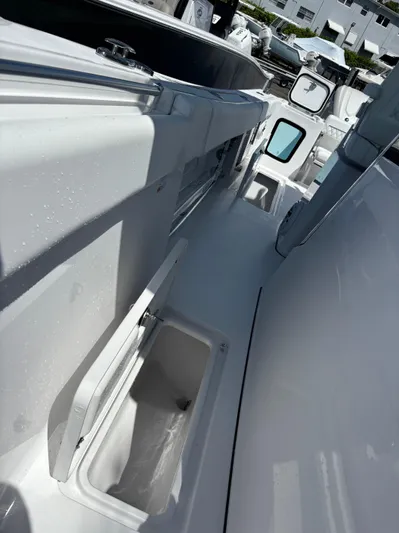  Yacht Photos Pics 2025 SPORTSMAN 322 OPEN - Image 14