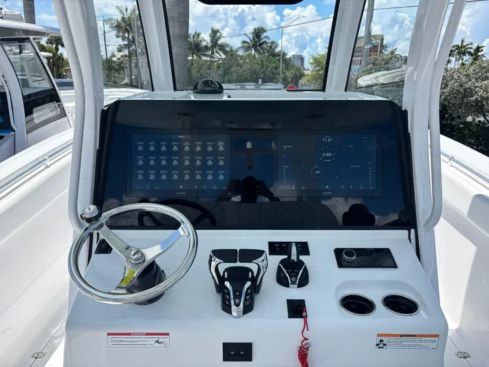  Yacht Photos Pics 2025 SPORTSMAN 322 OPEN - Image 11