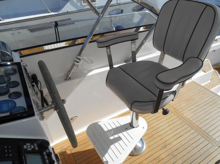 Balmy Yacht Photos Pics Captain's chair and helm of 1999 Grand Banks 38 Eastbay EX yacht.