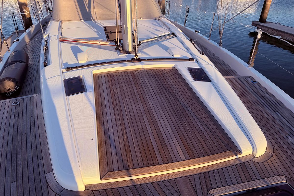 2022 Beneteau 54