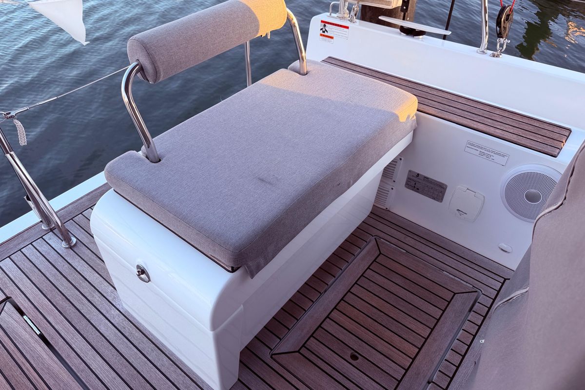 2022 Beneteau 54