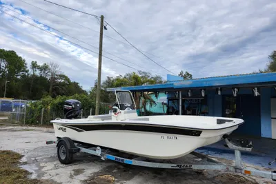 Mako Pro Skiff 17 CC