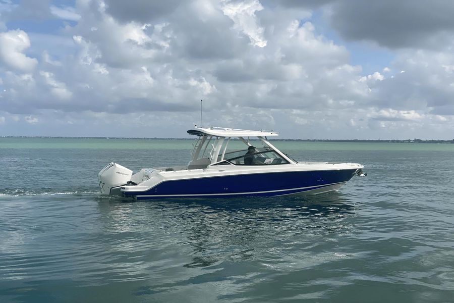 2021 Boston Whaler 280 Vantage