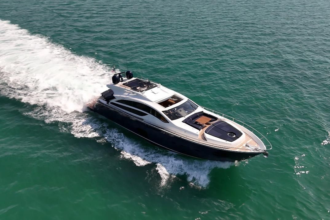 2013 Pershing 82