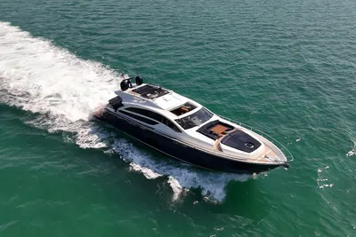 2013 Pershing 82