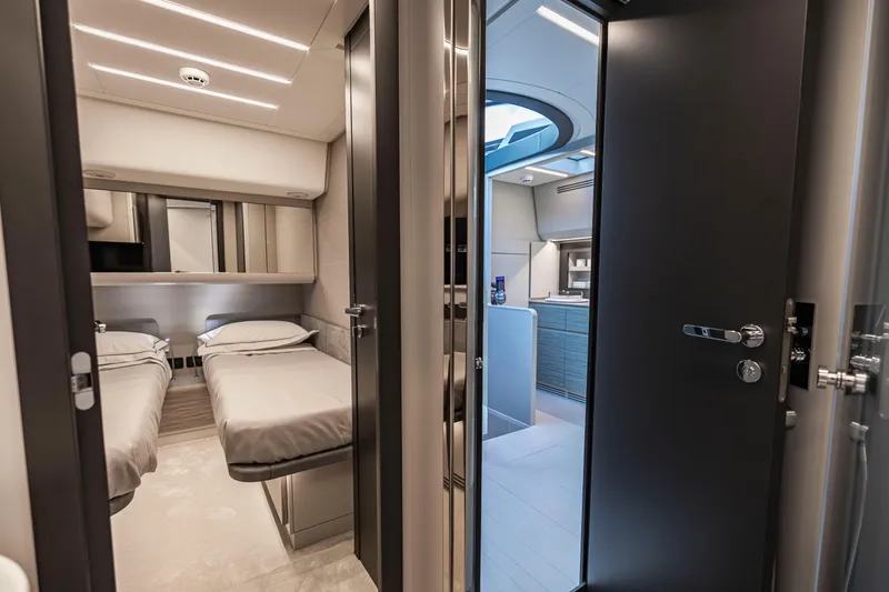 Sea Suite I Yacht Photos Pics 