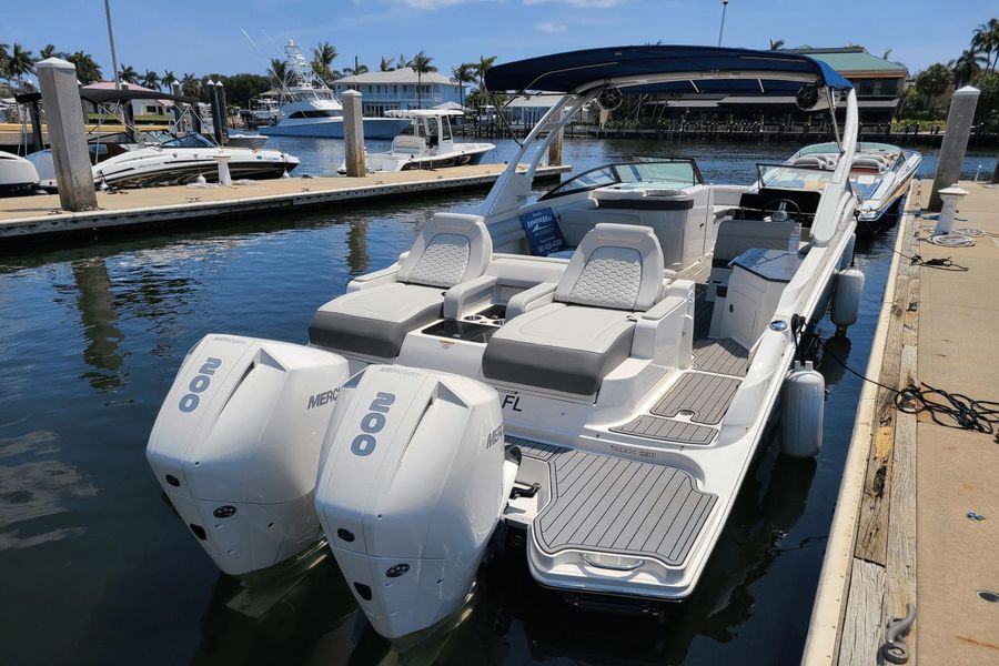 2021 Sea Ray 290 SDX OUTBOARD