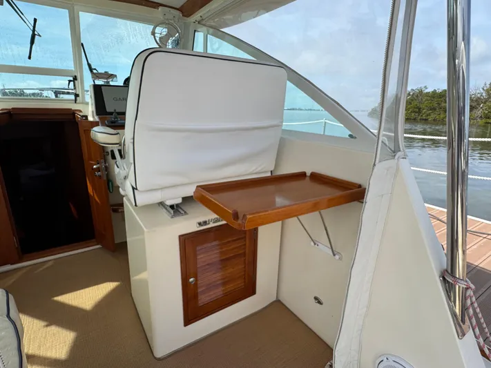C'est La Vie Yacht Photos Pics 2010 Bruckmann Bluestar 29.9 boat interior with helm seat and wooden storage.