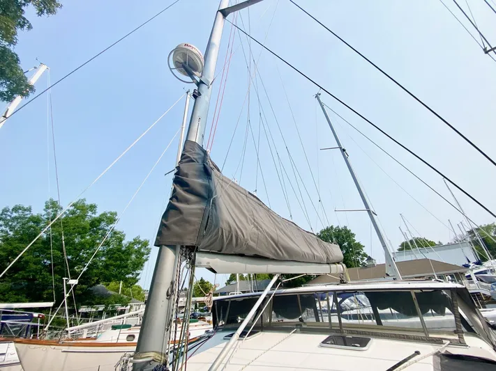 Ronin Yacht Photos Pics 2016 Celtic Yachts 40 sailboat with mast and rigging in a marina setting.
