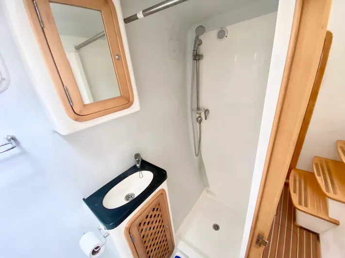 Ronin Yacht Photos Pics Compact bathroom in a 2016 Celtic Yachts 40, featuring a shower and sink.