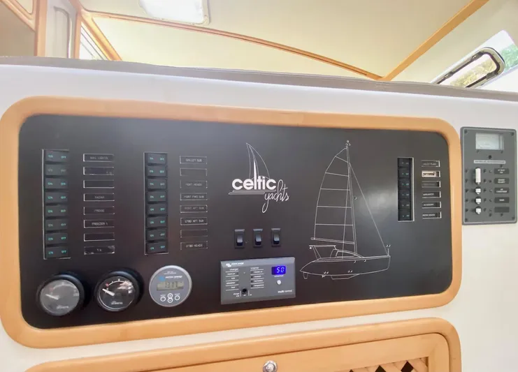 Ronin Yacht Photos Pics 