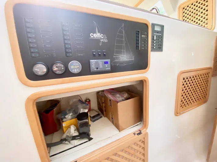 Ronin Yacht Photos Pics 