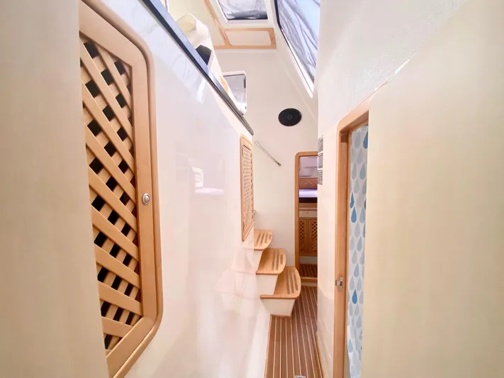 Ronin Yacht Photos Pics 