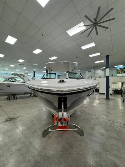  Yacht Photos Pics 2025 Regal Lx6 - Image 4