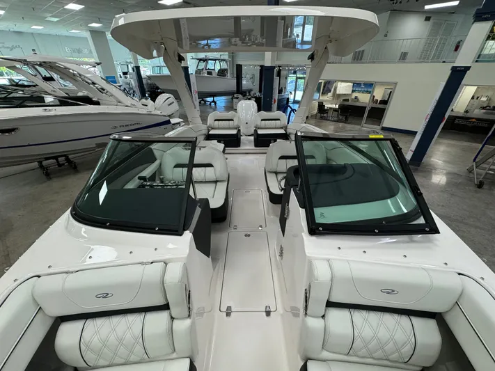  Yacht Photos Pics 2025 Regal Lx6 - Image 17