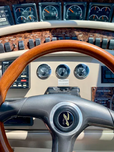  Yacht Photos Pics 1998 Sea Ray 500 Sundancer dashboard with wood-trimmed steering wheel and gauges.