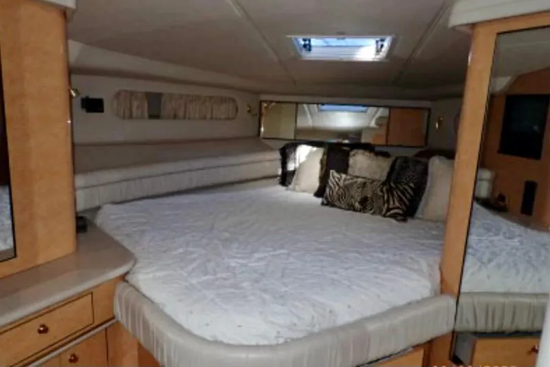  Yacht Photos Pics Luxurious cabin interior of 1998 Sea Ray 500 Sundancer yacht with plush bedding.