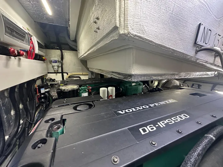 Sea Addendum Yacht Photos Pics Engine room of 2021 Galeon 425 HTS with Volvo Penta D6-IPS500 engine.