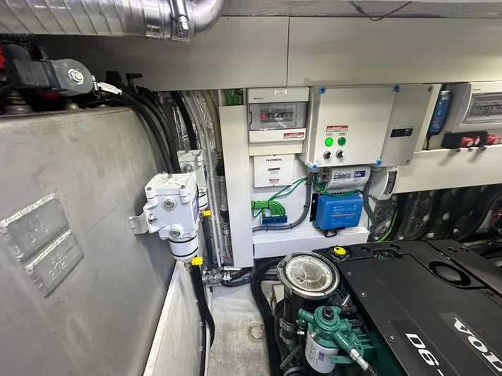 Sea Addendum Yacht Photos Pics Engine room of 2021 Galeon 425 HTS yacht, featuring Volvo Penta components and electrical systems.