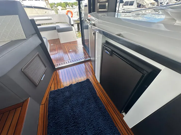 Sea Addendum Yacht Photos Pics Interior of 2021 Galeon 425 HTS yacht with sleek design and modern amenities.
