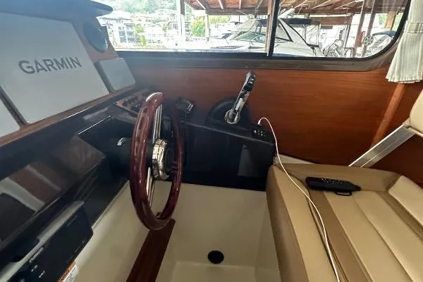  Yacht Photos Pics Interior of 2021 Ranger Tugs R-27 boat with Garmin navigation system.