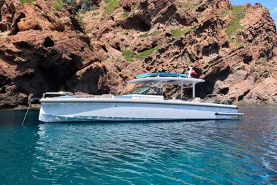2023 Axopar 37 Sun Top