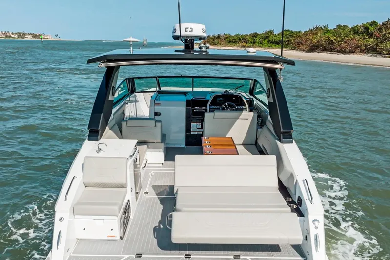  Yacht Photos Pics 2026 Cruisers Yachts 34 GLS OB on water, showcasing spacious deck and seating.