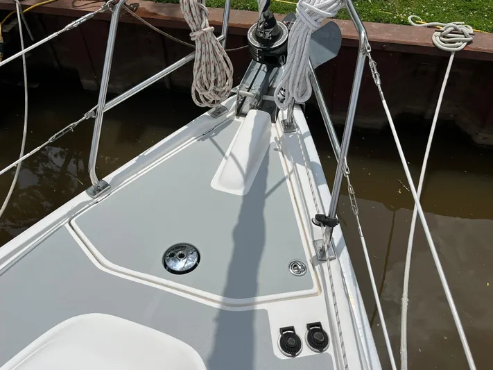  Yacht Photos Pics Bow of a 2004 Hunter 41 sailboat with ropes and fittings.