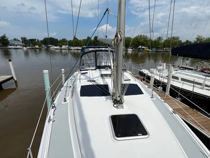  Yacht Photos Pics 2004 Hunter 41 sailboat docked at marina under clear skies.