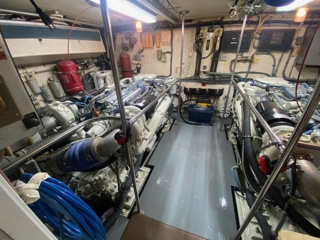 1989-78-hatteras-custom-cockpit-motor-yacht