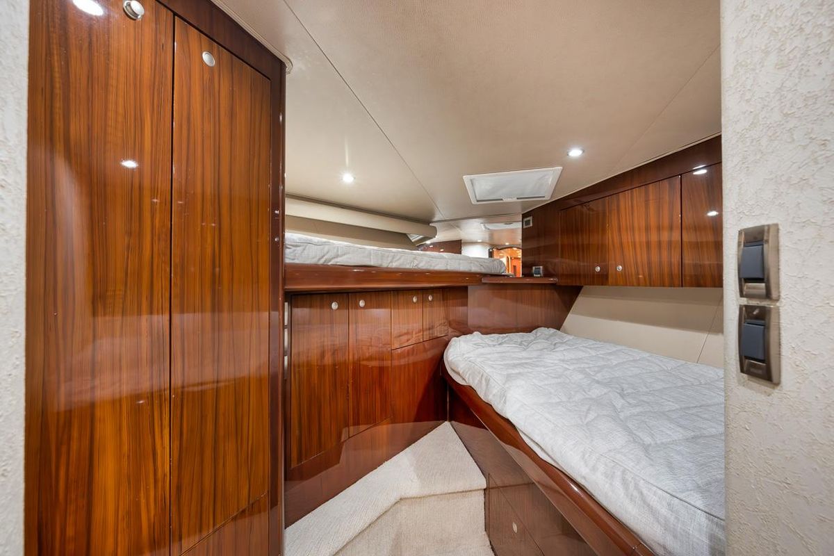 2007 Viking 52 