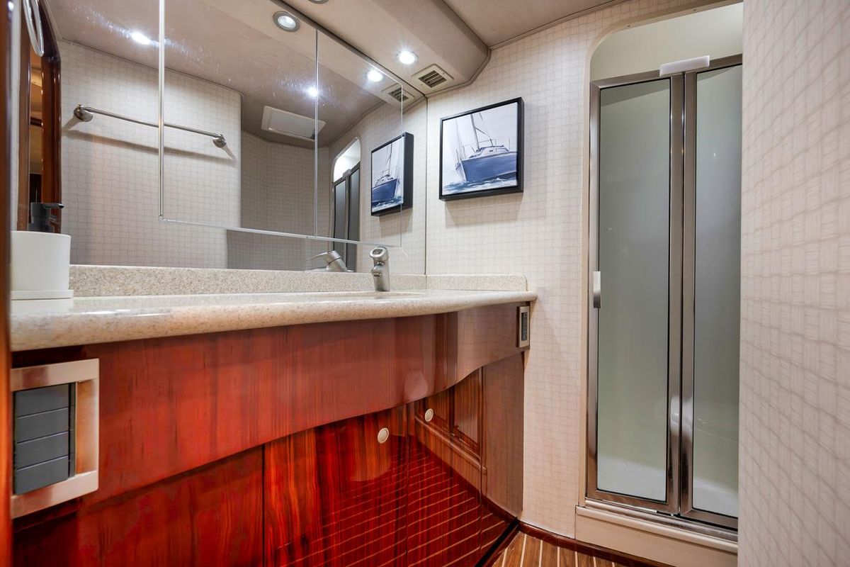2007 Viking 52 
