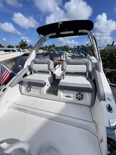  Yacht Photos Pics 2025 REGAL LX9 - Image 8