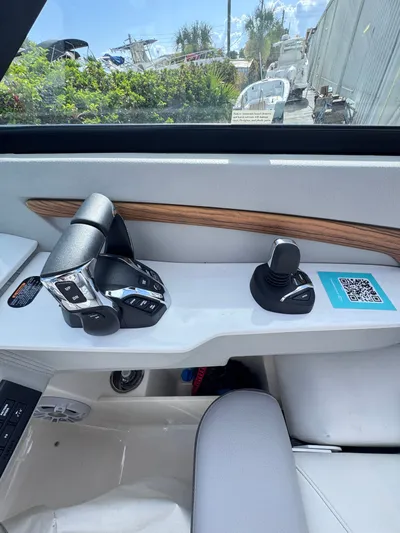  Yacht Photos Pics 2025 REGAL LX9 - Image 12