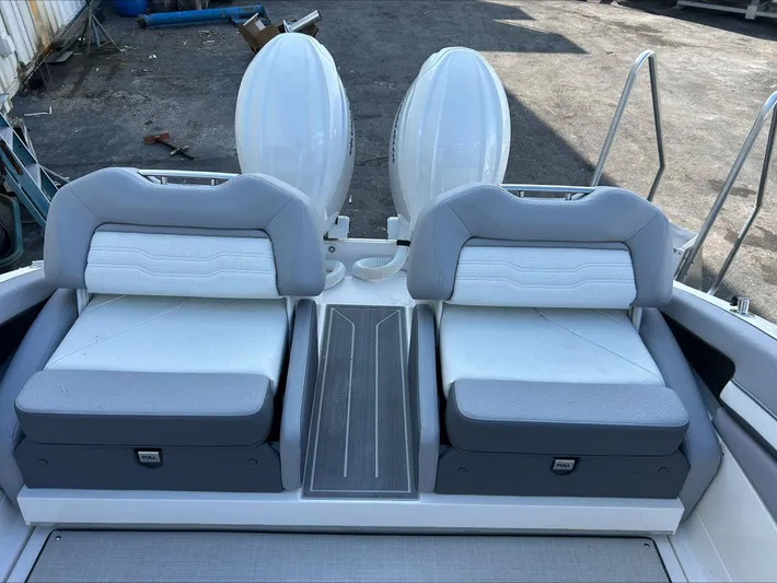  Yacht Photos Pics 2025 REGAL LX9 - Image 6