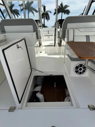 Yacht Photos Pics 2023 REGAL LX36 - Image 9