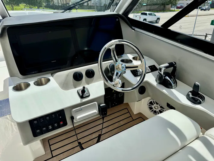  Yacht Photos Pics 2023 REGAL LX36 - Image 18