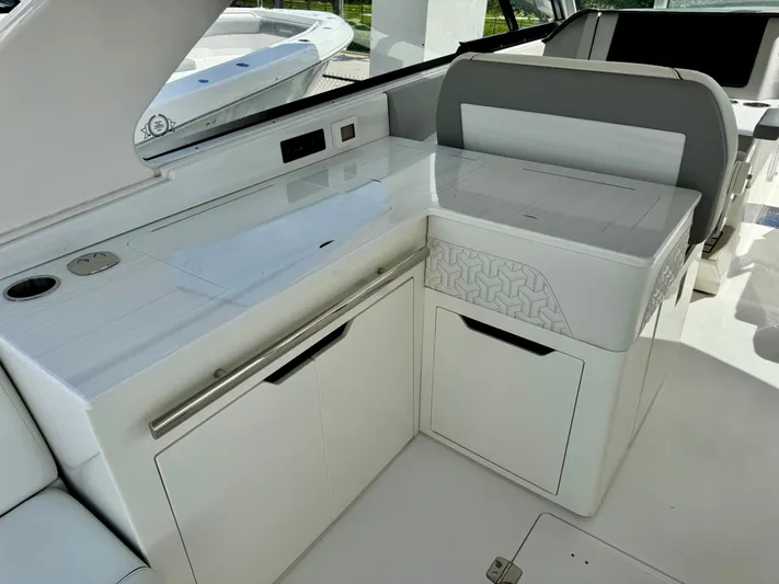  Yacht Photos Pics 2023 REGAL LX36 - Image 10