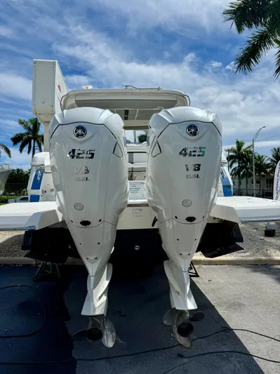  Yacht Photos Pics 2023 REGAL LX36 - Image 4