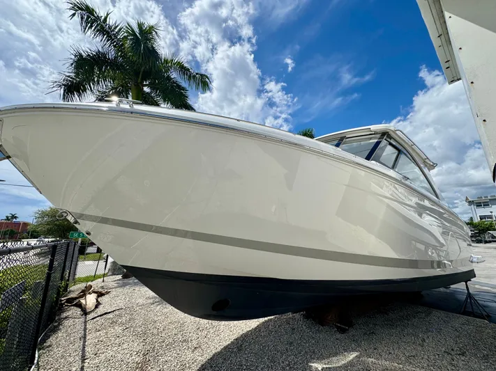  Yacht Photos Pics 2023 REGAL LX36 - Image 2