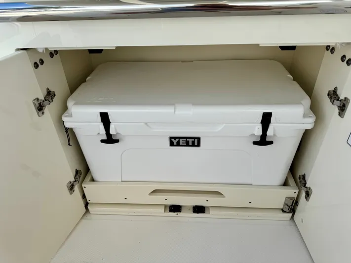  Yacht Photos Pics 2023 REGAL LX36 - Image 8