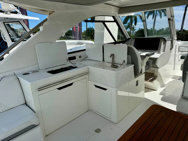  Yacht Photos Pics 2023 REGAL LX36 - Image 7