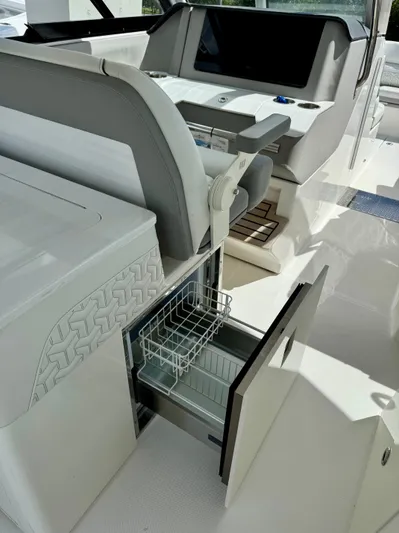  Yacht Photos Pics 2023 REGAL LX36 - Image 11