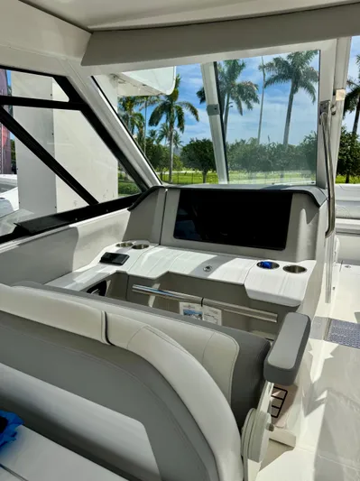  Yacht Photos Pics 2023 REGAL LX36 - Image 12