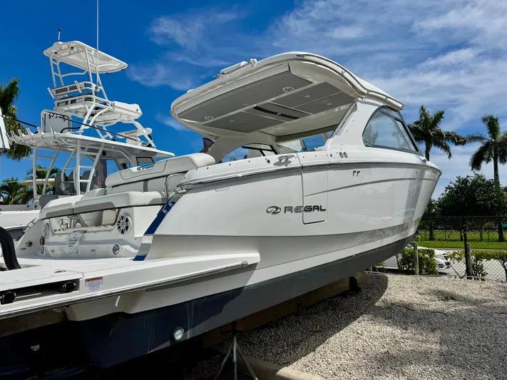  Yacht Photos Pics 2023 REGAL LX36 - Image 3