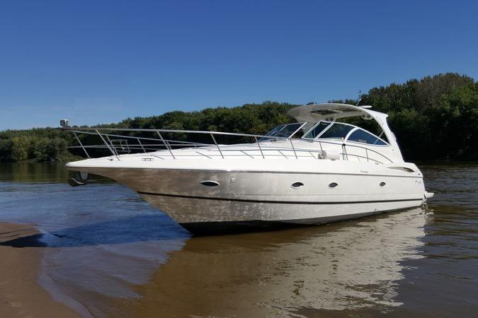 2003 Cruisers Yachts 4370 Express