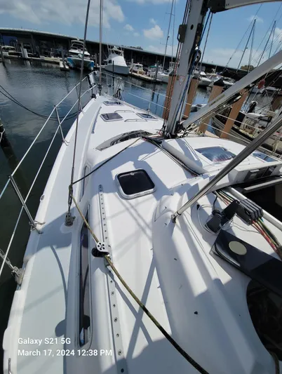 'mystic Cay' Yacht Photos Pics Foredeck