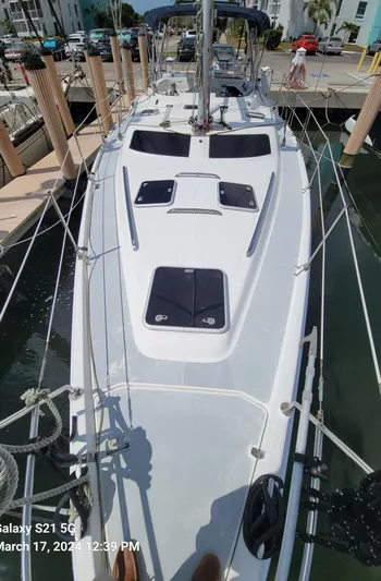 'mystic Cay' Yacht Photos Pics Foredeck Aft